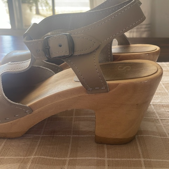 Sven T Strap Clogs with Peep Toe - Picture 5 of 7